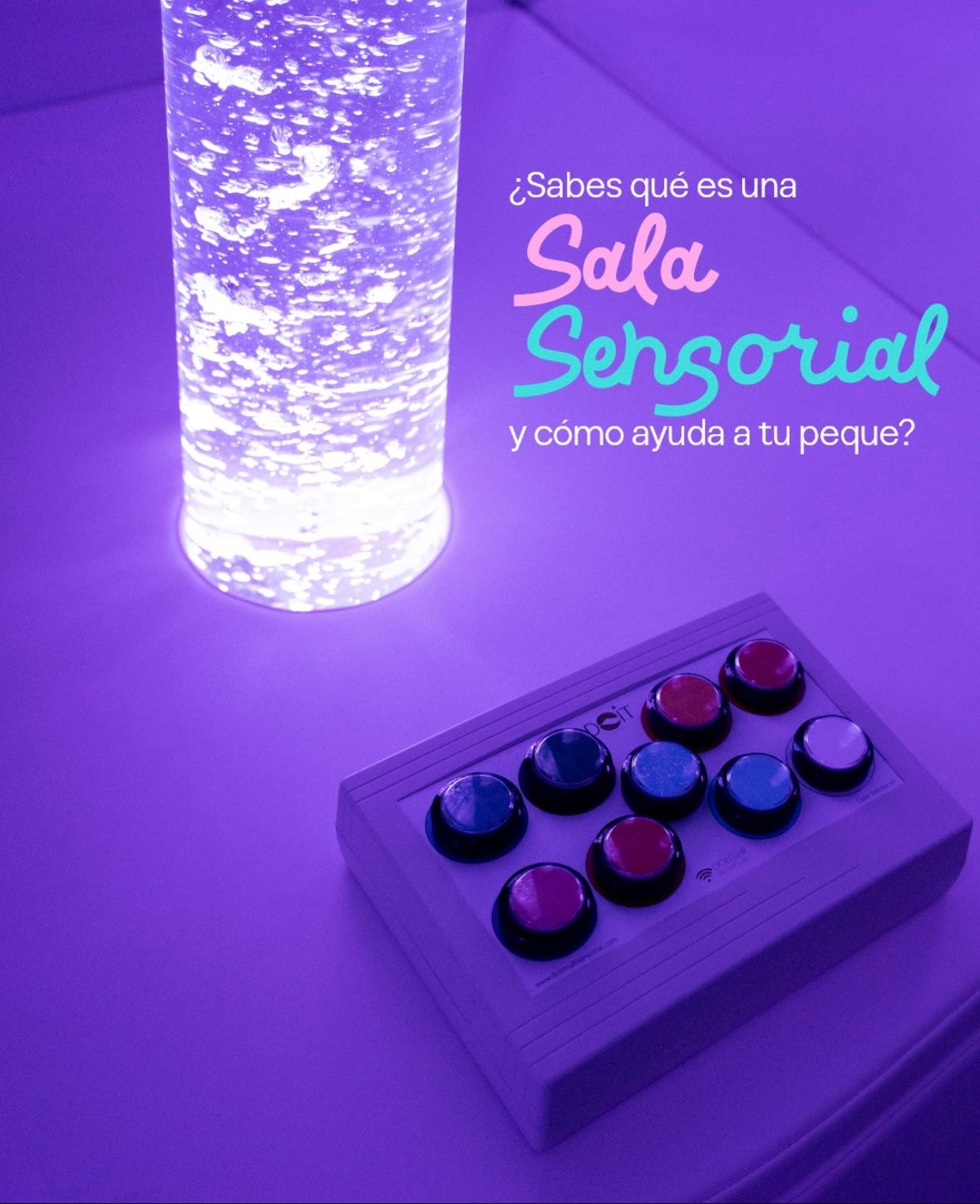 Columna de burbujas iluminada en violeta junto a un panel de botones de colores. Texto en la imagen: ¿sabes qué es una sala sensorial y cómo ayuda a tu peque?